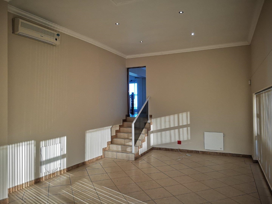 5 Bedroom Property for Sale in Menkenkop Western Cape